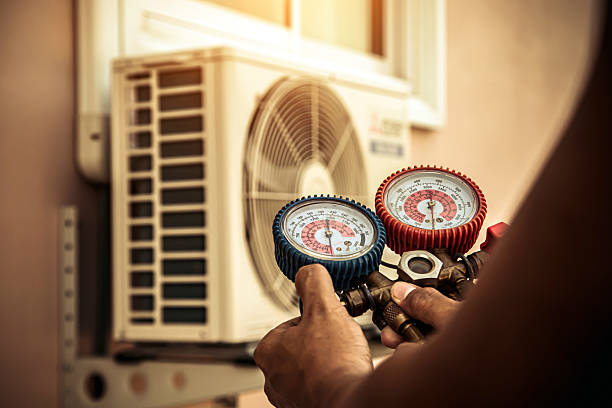 Professional Hvac technician working in Florahome, FL